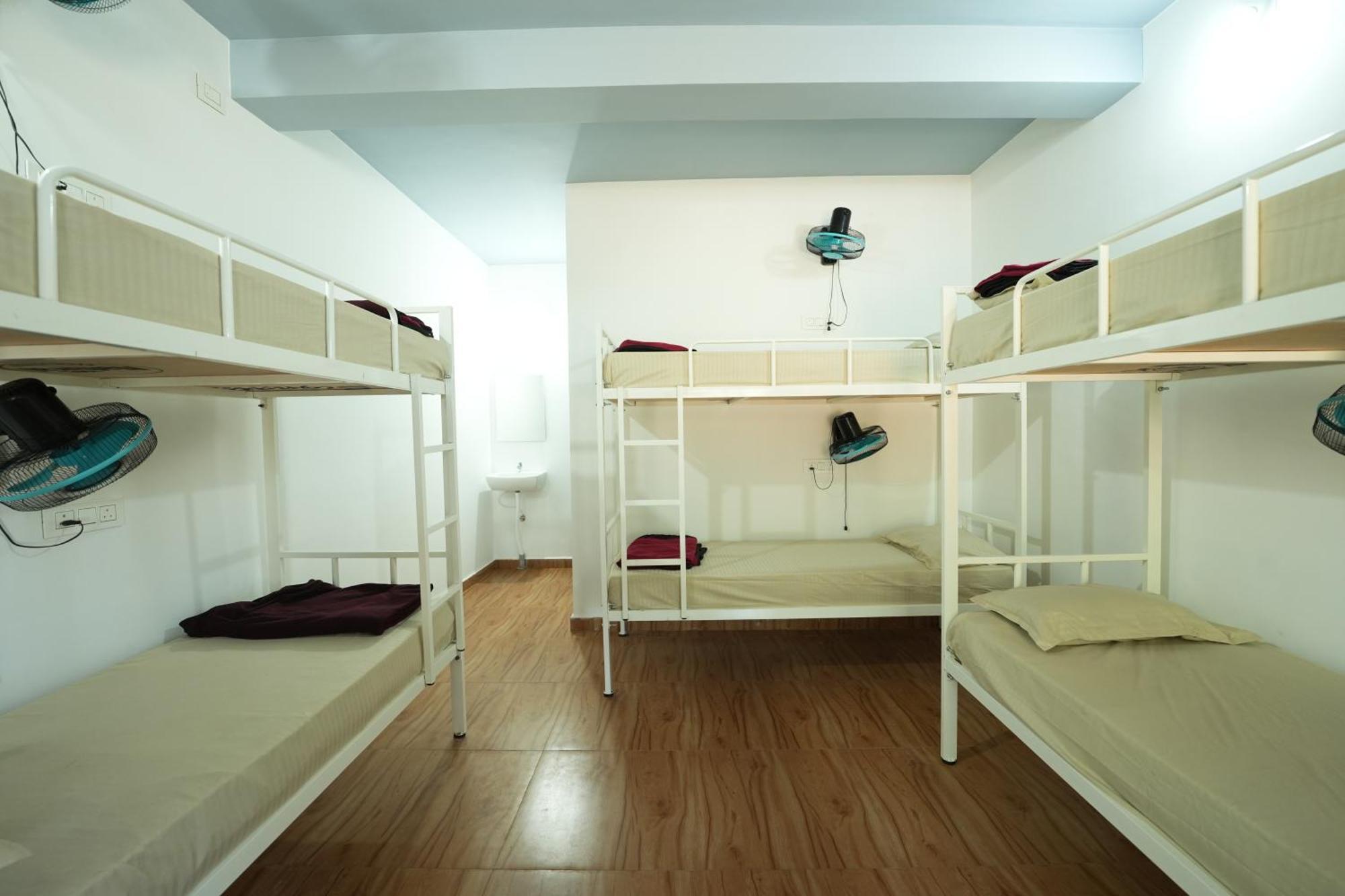 Borrbo Beach Hostel Gokarna Екстер'єр фото