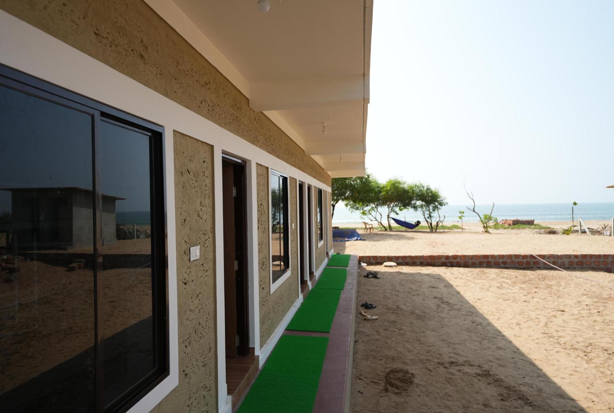 Borrbo Beach Hostel Gokarna Екстер'єр фото