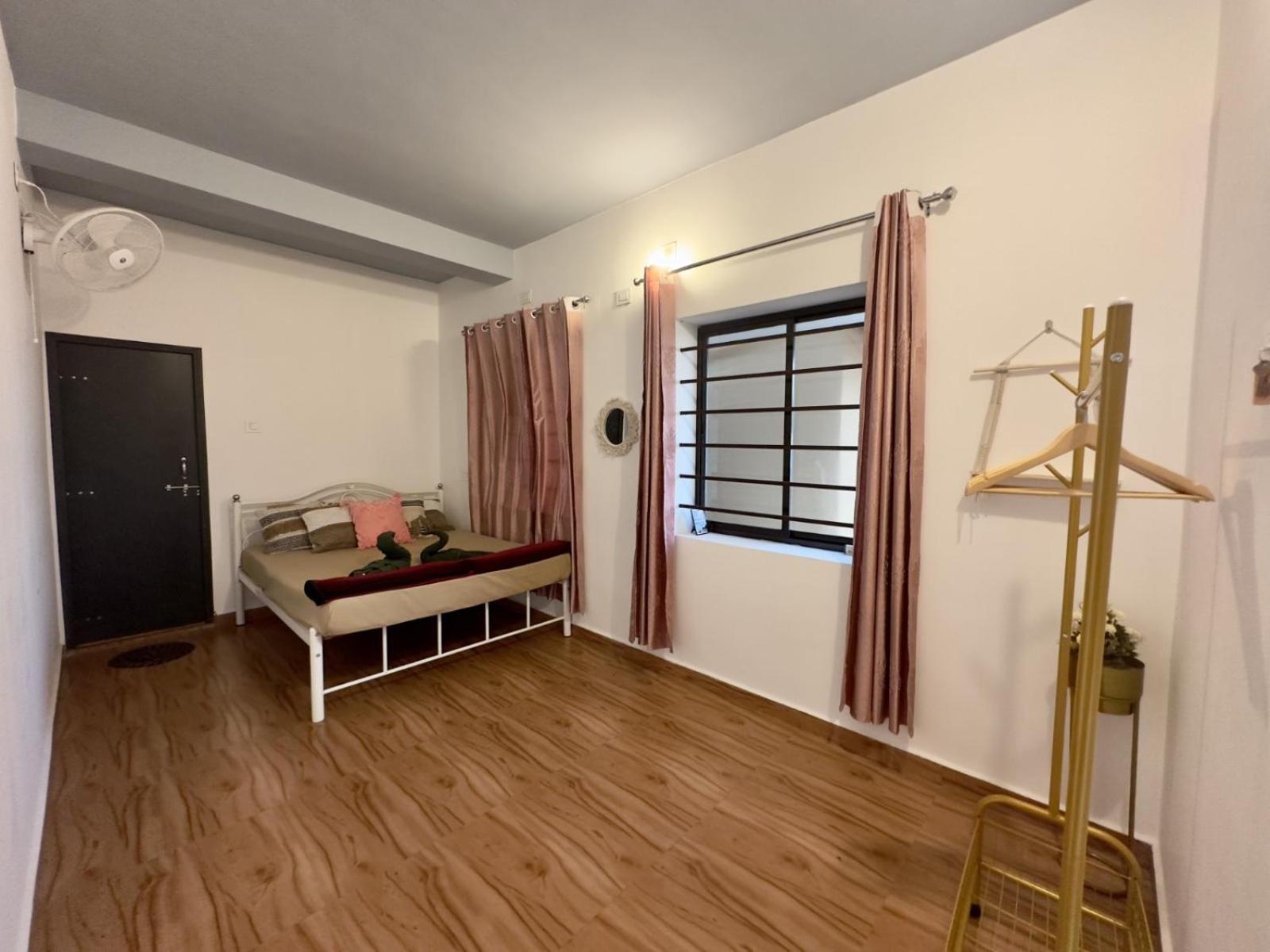Borrbo Beach Hostel Gokarna Екстер'єр фото